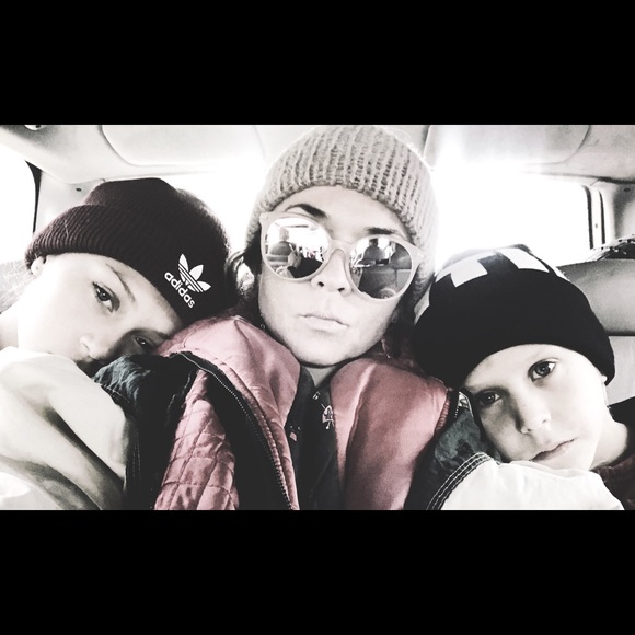 แฐEET YOแแ แญOแแผEแ โต แแผแชOE - Picture 3 of 3